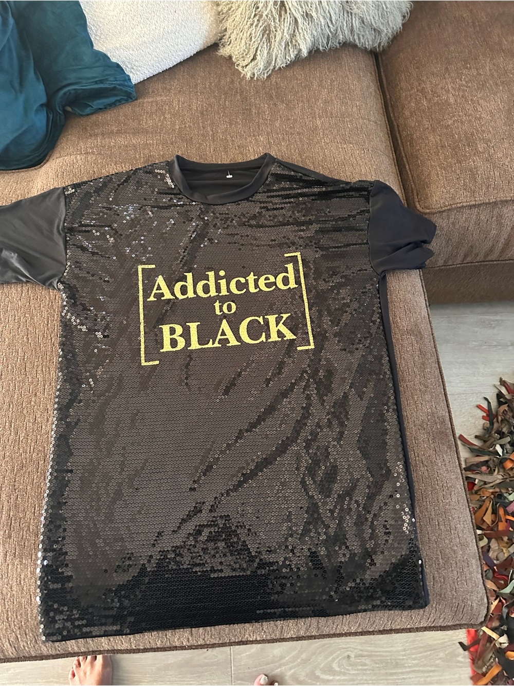 Black Sequin Tee "Addicted to BLACK"